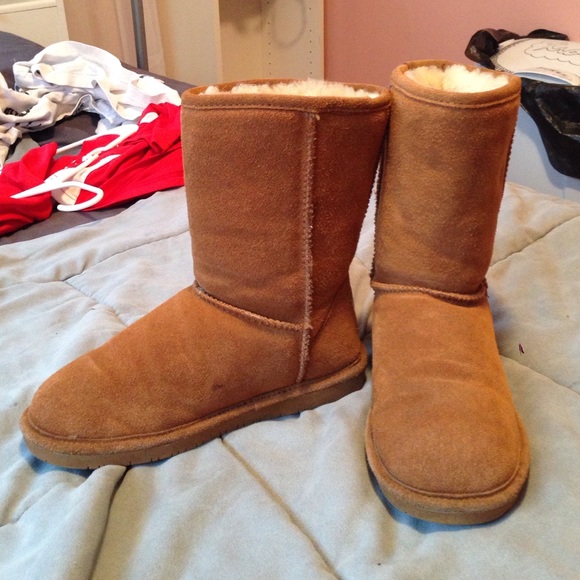 BearPaw Suede Chestnut boots