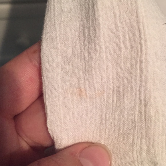 Off white tank top with lace shoulders - Picture 3 of 3