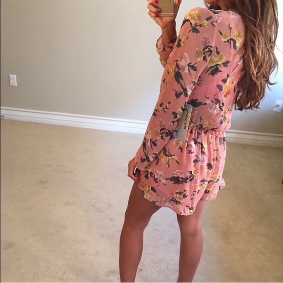 • SOLD • Sweetest Floral Romper S - Picture 2 of 4
