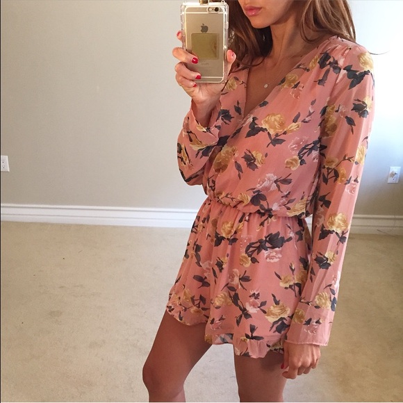 • SOLD • Sweetest Floral Romper S - Picture 3 of 4