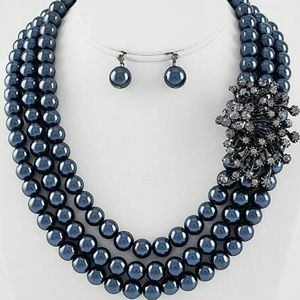 Dark navy blue necklace w/ brooch