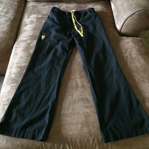 Like new wonder wink scrub pants