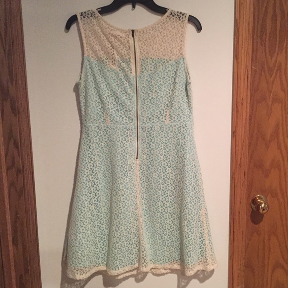 Mint green flower lace dress - Picture 2 of 4