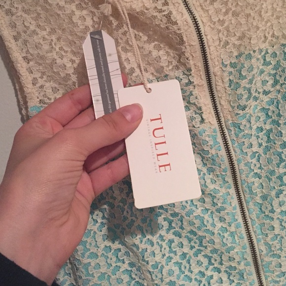 Mint green flower lace dress - Picture 3 of 4