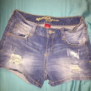 Jean shorts with holes