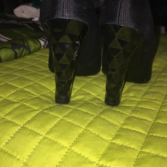 Heels - Picture 4 of 4