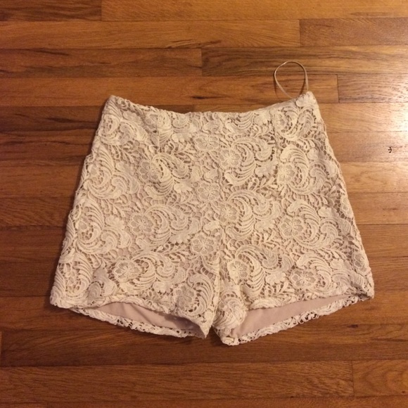 Ivory Crochet Lace Shorts Size Large