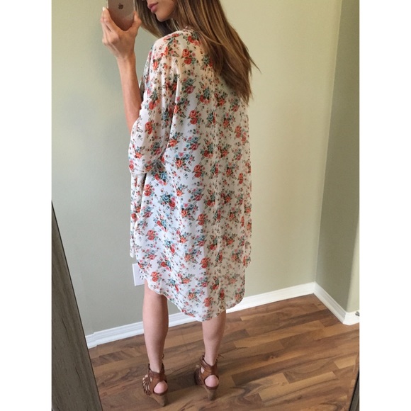Sold White Floral Kimono Wrap - Picture 2 of 4