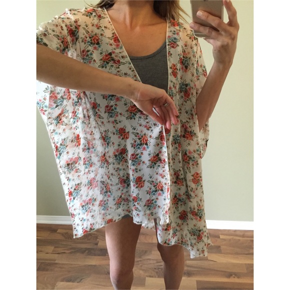Sold White Floral Kimono Wrap - Picture 3 of 4