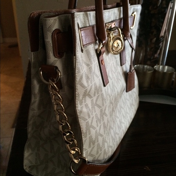 SOLD!! Mothers Day Sale!! 🌹🌹🌹Michael Kors PVC - Picture 4 of 4