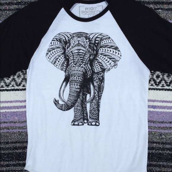 Elephant graphic baseball tee