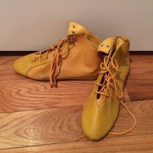 Vintage yellow sneakers from Shanghai