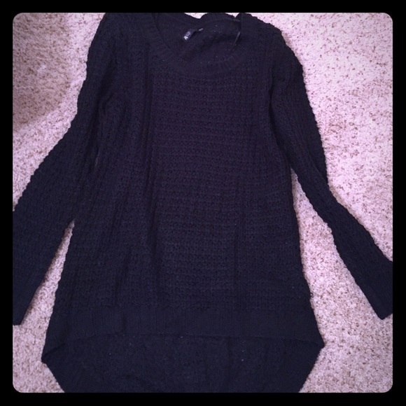 Black high low sweater