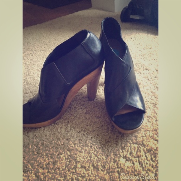 THEORY Heels