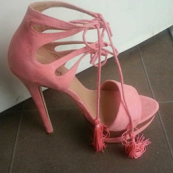 Peach heels - Picture 2 of 2