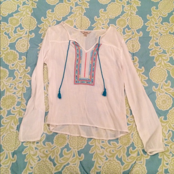 White w/ multi colors peasant top