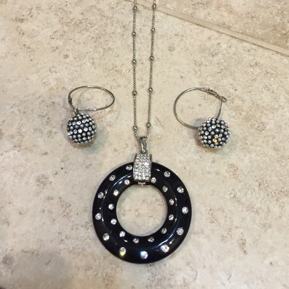 Necklace/earring set