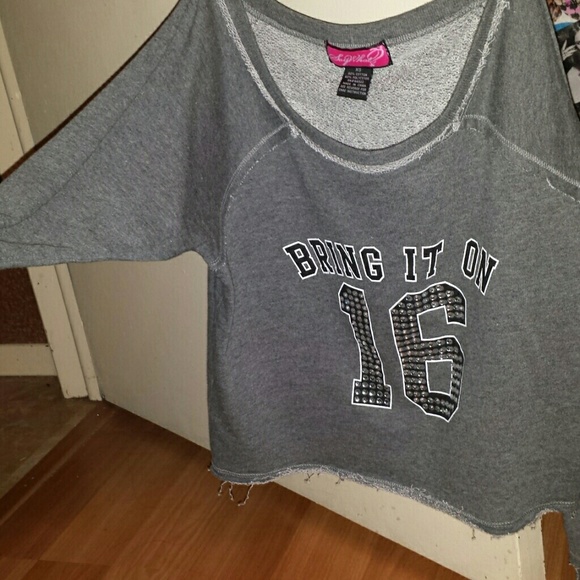 Gray long sleeve shirt