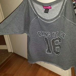 Gray long sleeve shirt