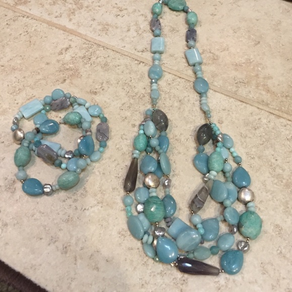 Turquoise necklace and bracelet set