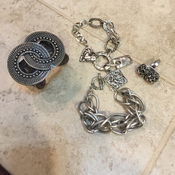 Bundle of jewelry