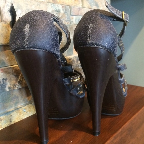 Metal studded strappy platforms - Picture 3 of 4