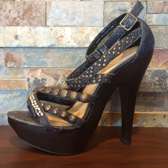 Metal studded strappy platforms - Picture 4 of 4