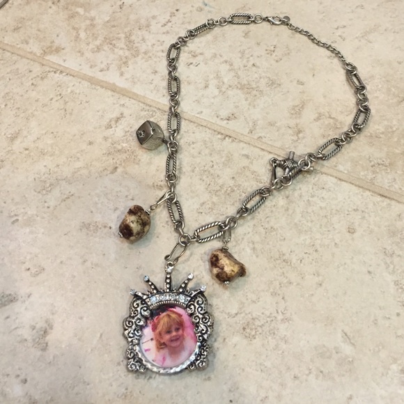 Necklace with interchangeable photo locket