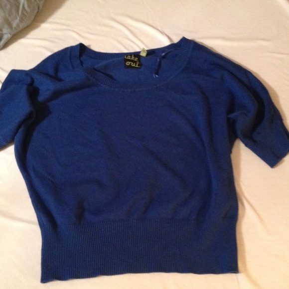 Blue short sleeve dolman crop sweater