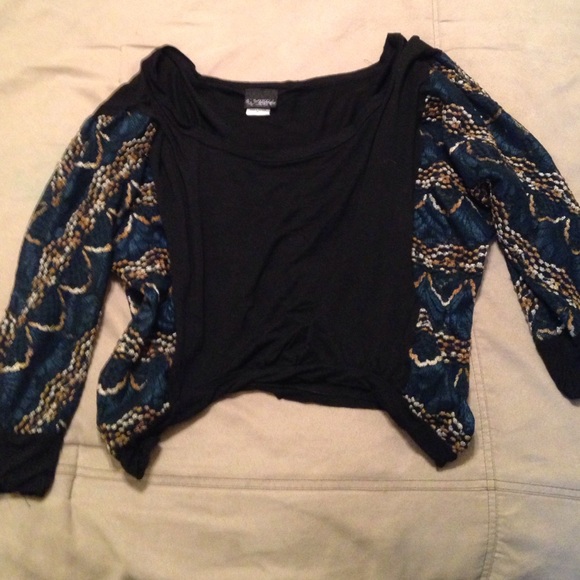 Daytrip mid sleeve crop top