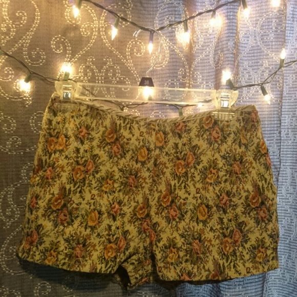 🌺Floral high rise shorts NWOT🌺
