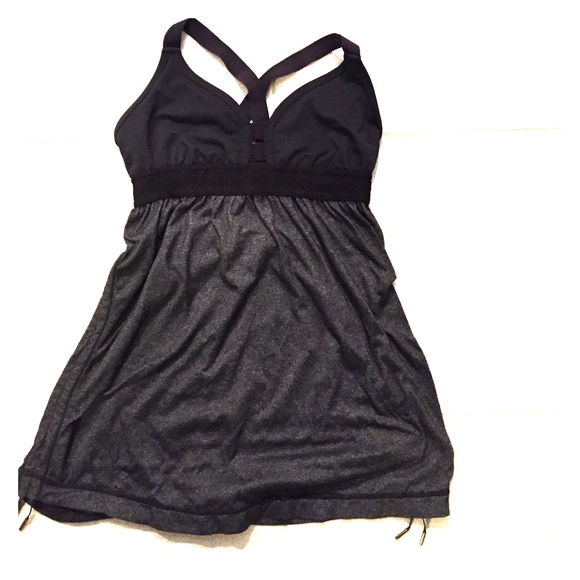 Lululemon Grey and Black Hot Yoga Top Size 6