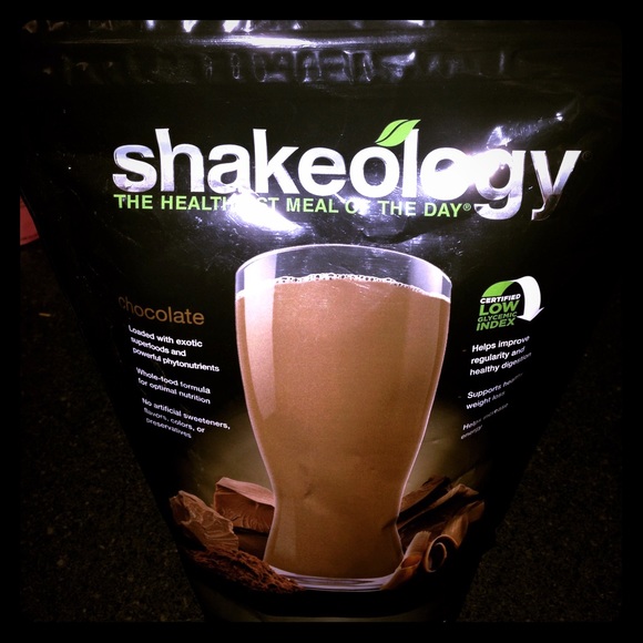 1 unopened bag of chocolate shakeology.