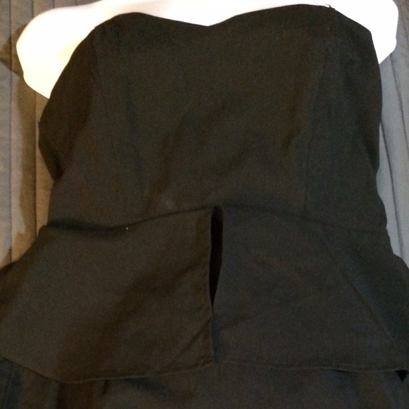 Short strapless dress black