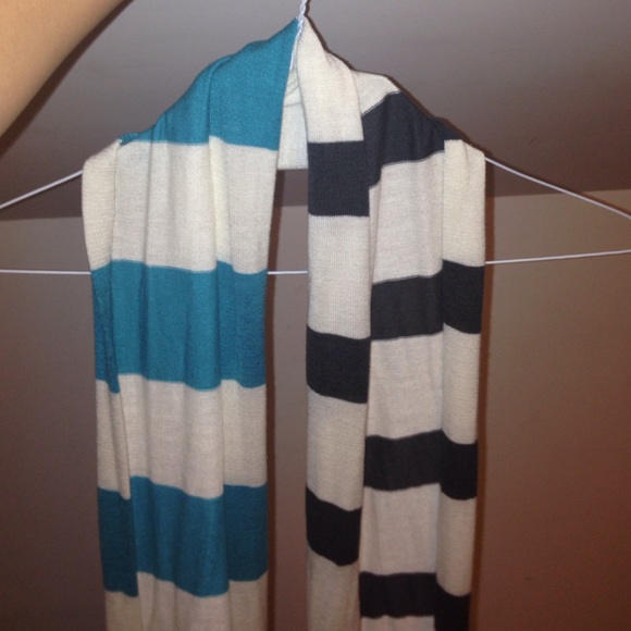 Cute & stylish scarf!