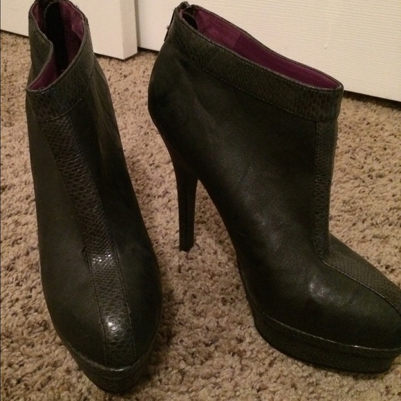 💜SOLD💜Ankle high heel boots