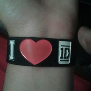 I heart 1D bracelet