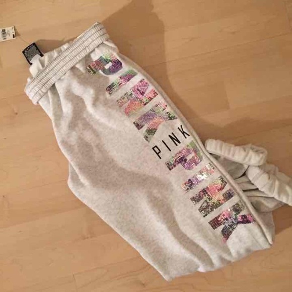 🚫Sold 🚫Vs pink bling sweats M cgvs