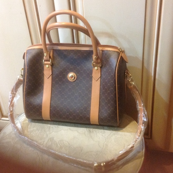 ambassador luggage price