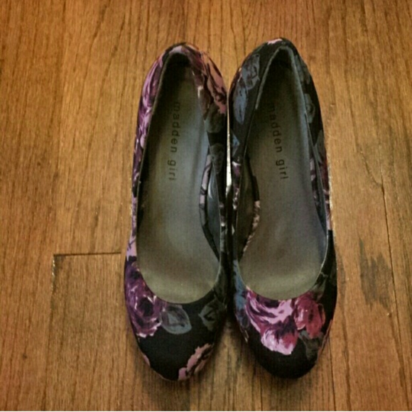 MADDEN GIRL ROSE WEDGES