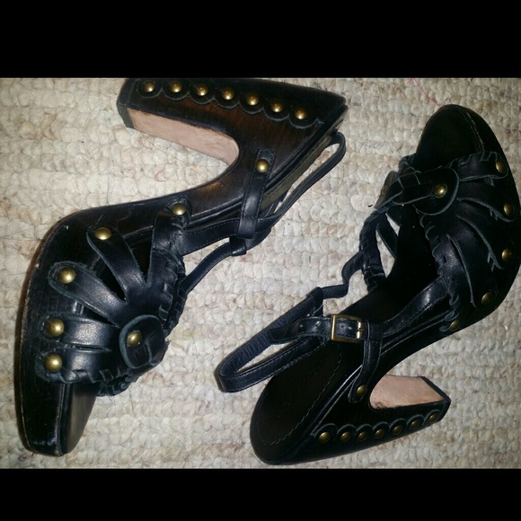 BCBG Maxazria Strappy Leather Heals - Picture 2 of 4