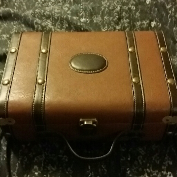 Suitcase jewelry box