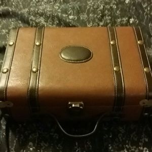 Suitcase jewelry box