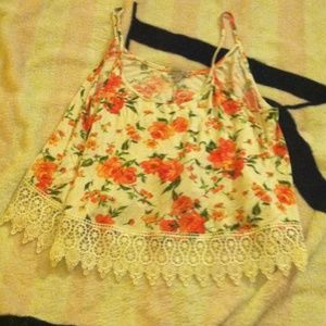 Crotchet trim floral tank