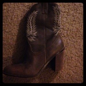 Women's Heeled Cowgirl Boots Size 7.5