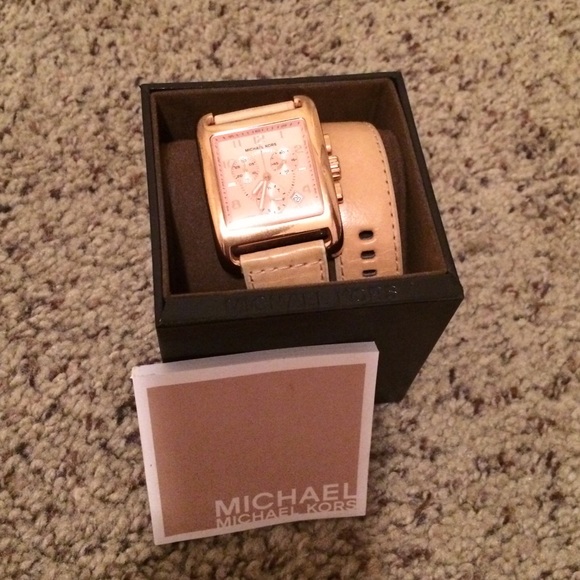 💜SOLD💜 Michael kors leather watch (rose gold)