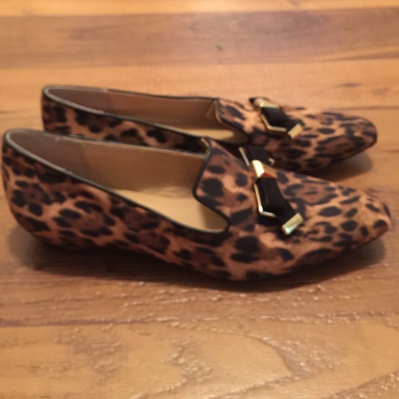 🎉Host Pick 6/26 Leopard print Isaac Mizrahi flats - Picture 2 of 4