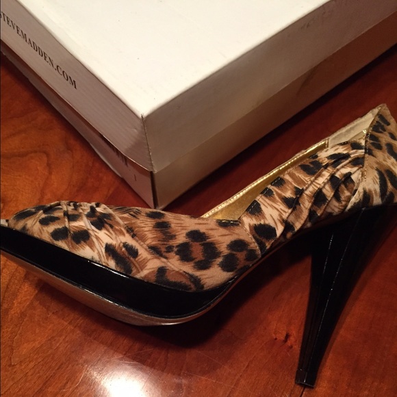 Leopard pumps