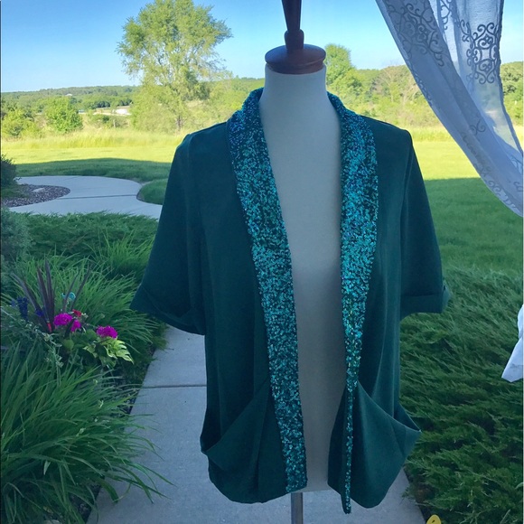 🆕 Green and Black Sequin Top - Picture 3 of 4