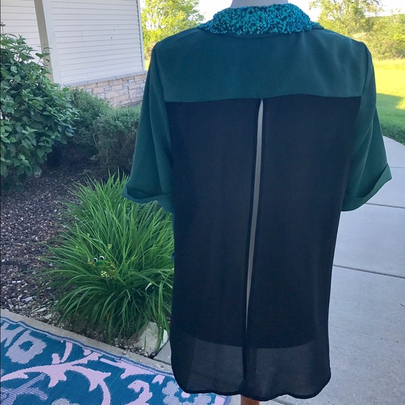 🆕 Green and Black Sequin Top - Picture 4 of 4